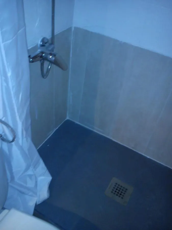Habitacion De 6 Metros Santa Coloma de Gramenet 0*,